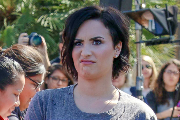 Demi-Lovato-fart-face